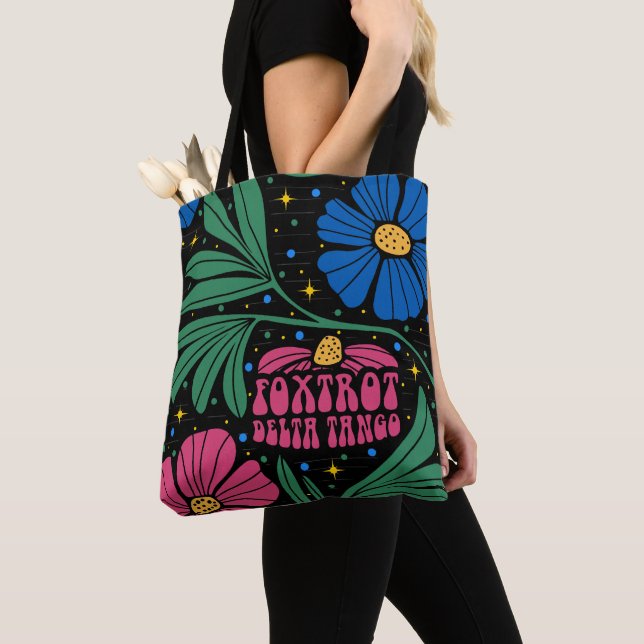 Bolsa Tote Foxtrot Delta Tango Flower Boho (Close Up)