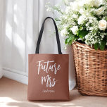 Bolsa Tote Futuro Casamento de Noiva Terracotta Brown<br><div class="desc">Botão Bride com Futuro de Texto Sra. Terracotta/Burnt Orange/Brown White. Verifique a coleção de armazenamento abaixo para obter itens correspondentes.</div>