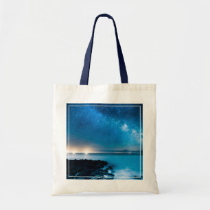 Bolsa Tote Galáxia da Via Láctea sobre barcos de pesca