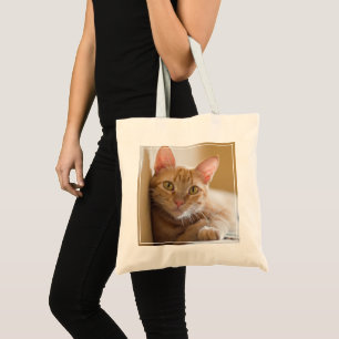 Bolsa Tote Gatinho que encontra-se no sofá