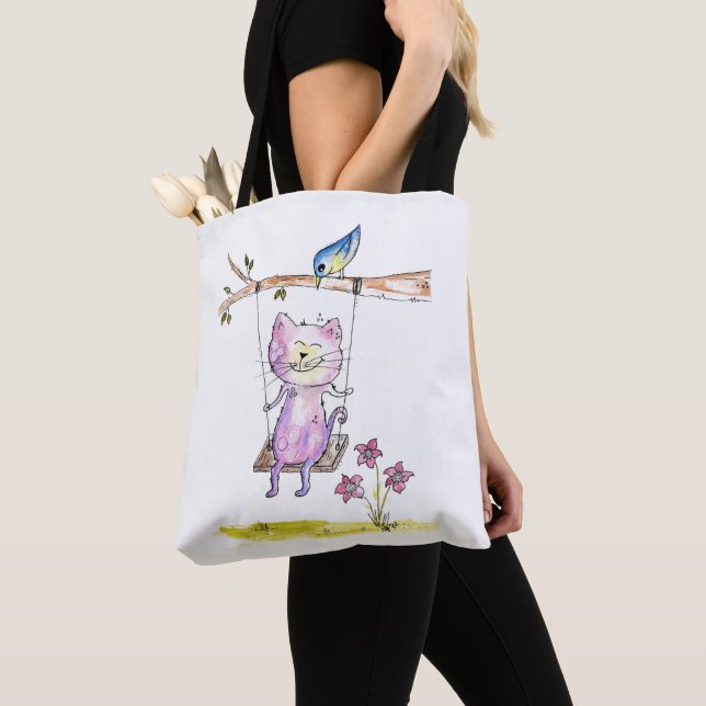 Bolsa Tote Gato Branco Cinto-Rosa em Swing (Close Up)