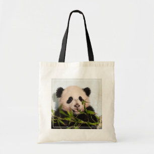 Bolsa Tote Giant Panda inclinando-se contra a parede