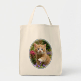 Bolsa Tote Ginger kitten em um jardim