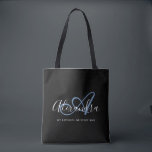 Bolsa Tote Girly Denim Blue Elegante Nome Monograma<br><div class="desc">Personalize a sua linda trendy preto Grocery Bag! O texto abaixo pode ser personalizado para sua frase preferida ou mesmo para seu nome de cheio; você também pode excluí-lo se preferir. Se precisar de ajuda,  por favor,  avise-nos em belytaliarecipes@gmail.com,  e ficaremos felizes em ajudá-lo. © Belytalia 2022</div>