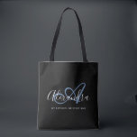 Bolsa Tote Girly Denim Blue Elegante Nome Monograma<br><div class="desc">Personalize a sua linda trendy preto Grocery Bag! O texto abaixo pode ser personalizado para sua frase preferida ou mesmo para seu nome de cheio; você também pode excluí-lo se preferir. Se precisar de ajuda, por favor, avise-nos em belytaliarecipes@gmail.com, e ficaremos felizes em ajudá-lo. © Belytalia 2022</div>