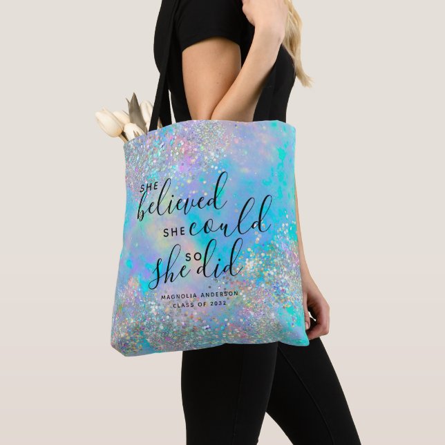 Bolsa Tote Glitter Opal Ela Acreditava Que Podia Graduar-Se (Close Up)