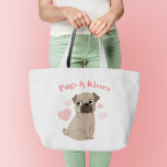 Bolsa Tote Grande Adorável Pug Puppy "Pugs and Kisses"<br><div class="desc">Design com o tema de um vovô adorável,  com uma ilustração doce e engraçada de um cachorrinho. Este design pode ser facilmente personalizado com o texto escolhido ou deixar como está.</div>