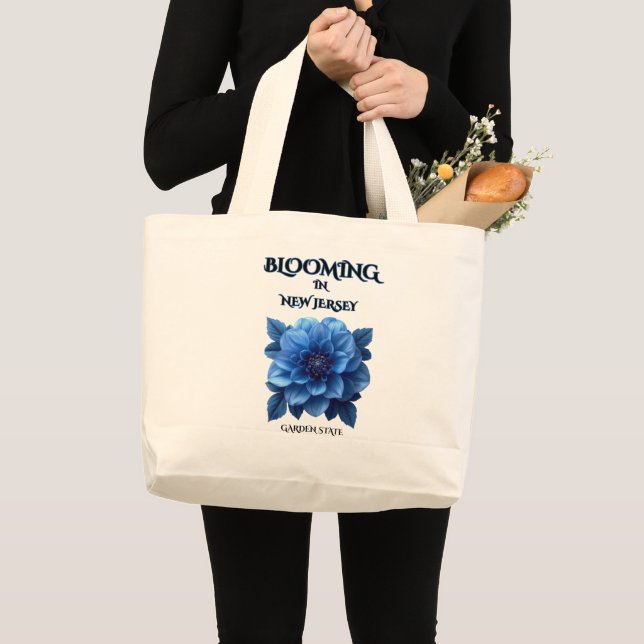 BOLSA TOTE GRANDE  BLOOMING IN NJ, BLUE DAHLIA FLORAL TOTE BAG (Frente (produto))