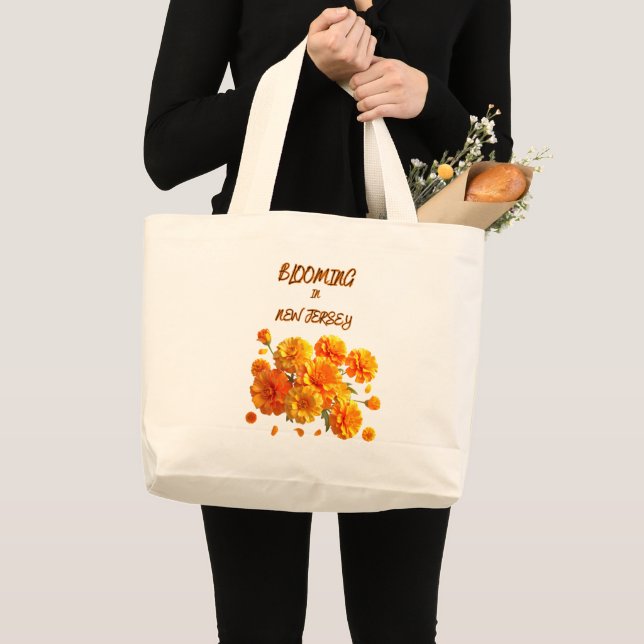 BOLSA TOTE GRANDE  BLOOMING IN NJ, MARIGOLD FLORAL CANVAS TOTE  (Frente (produto))