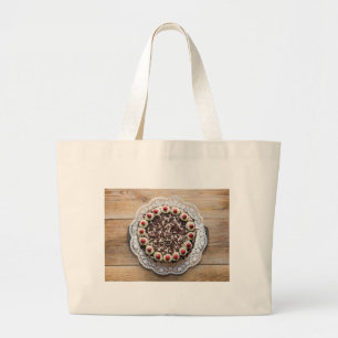 Bolsa Tote Grande Bolo da Floresta Negra sobre madeira rústica