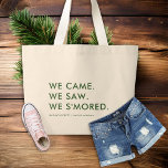 Bolsa Tote Grande Camp Bachelorette Camping Funny Bridesmaids Gift<br><div class="desc">Um presente de fim de semana moderno, elegante e festa de solteira para as damas de honra com um tema de acampamento e um esquema de cor verde da floresta. Uma escolha bonita, suja e natural para um final de semana de glama de solteira em acampar, caminhar ou em qualquer...</div>
