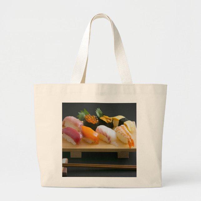 Bolsa Tote Grande Classic Sushi Platter on Wooden Board Tote (Frente)