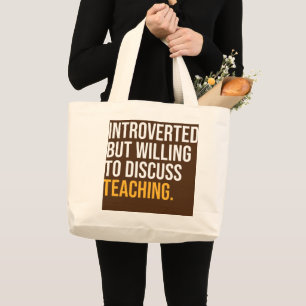 BOLSA TOTE GRANDE INTROVERTED BUT WILLING TO DISCUSS TEACHING FUNNY
