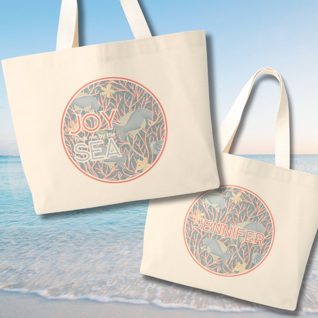 Bolsa Tote Grande Joy Finds Me By The Sea – Boho Beach  (Modern Coastal Charm Personalized Beach Tote Bag - Joy Finds Me By The Sea)