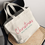 Bolsa Tote Grande Natal da família | Nome da família minimalista mod<br><div class="desc">Simples,  na moda,  "Natal com ()",  cita o saco de tote na tipografia moderna minimalista em vermelho festivo e verde. O design pode ser facilmente personalizado com o(s) seu(s) nome(s) familiar(s),  ano(s) ou com saudação especial para filmes de feriado super fofos!</div>