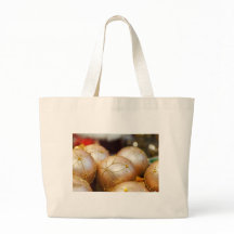 Ornamentos de Esferas Douradas de Flores com Cama