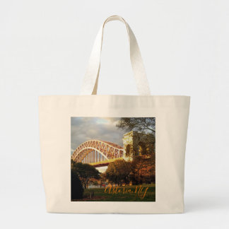 Bolsa Tote Grande Ponte Inferno No Outono, Astoria, NY Tote Bag