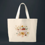 Bolsa Tote Grande Romântica Floral Bridesmaid Tote Bag<br><div class="desc">Uma aquarela de flores sorteadas é a inspiração para esta elegante bolsa de tote. Simplesmente personalize com o nome da dama de honra e você tem um belo e útil presente. Claro que se torna um tesouro no dia do seu casamento.</div>