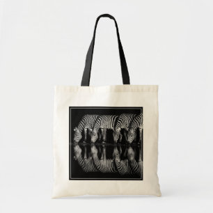 Bolsa Tote Grupo de Zebras-da-planície Bebem Juntos à Noite