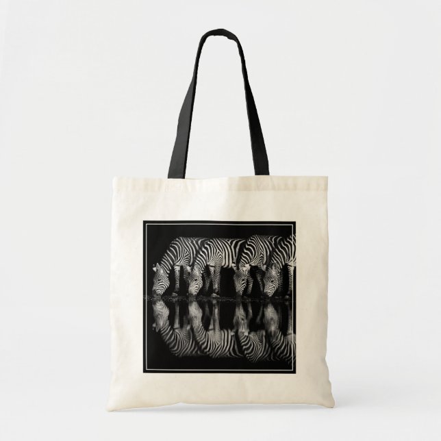 Bolsa Tote Grupo de Zebras-da-planície Bebem Juntos à Noite (Frente)