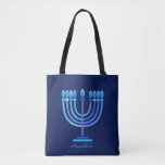 Bolsa Tote Hanukkiah Happy Hanukkah Holiday Menorah<br><div class="desc">Símbolo Hanukkiah. Feliz Festa de Hanukkah Feriado Judeu Menorah Azul. Decoração de Feriado Judeu Chanukkah com o símbolo decorativo tradicional de Chanuka - Marinho Blue color hanukkiah menorah, candelabro com velas, estrela de David e ilustração azul neon brilhante. Festa de Chanucá das Luzes Decoração do Evento. Jerusalém, Israel. Acessórios >...</div>