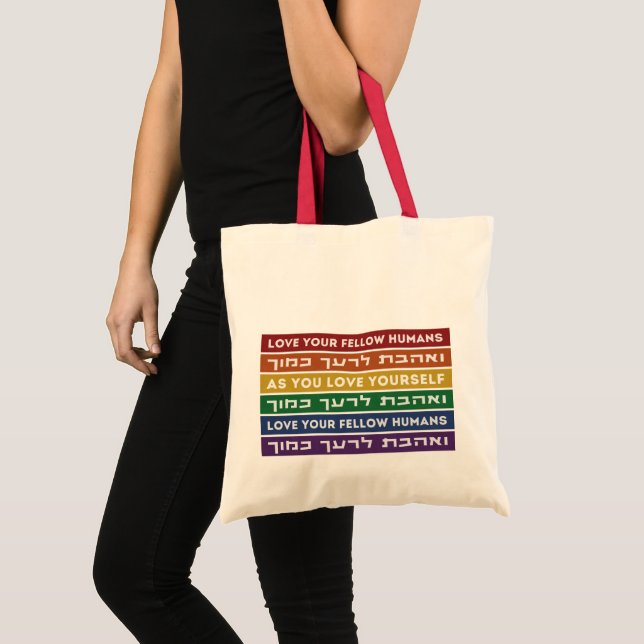 Bolsa Tote Hebraico Torah Verse Ama Seu Colega LGBTQ Rainbow (Frente (produto))