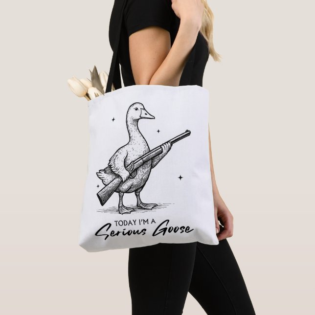 Bolsa Tote Hoje eu sou um ganso de ganso sério com arma (Close Up)