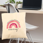 Bolsa Tote Incrível Professor Pink Doodle Rainbow Personaliza<br><div class="desc">Saco personalizado - presente de professor de excelente para o obrigado final do ano ou presente de apreciação do professor. O design é impresso em ambos os lados e apresenta um arco-íris de rabisco em tons de rosa. O texto é totalmente editável e diz "[nome do professor] tornou o nosso...</div>
