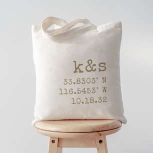 Bolsa Tote Iniciais, coordenadas e data de casamento da máqui