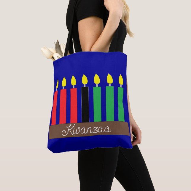 Bolsa Tote Kinara para Kwanzaa: Azul escuro (Close Up)