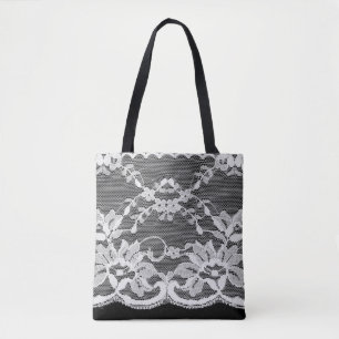 Bolsa Tote Lace floral branco: fundo preto.