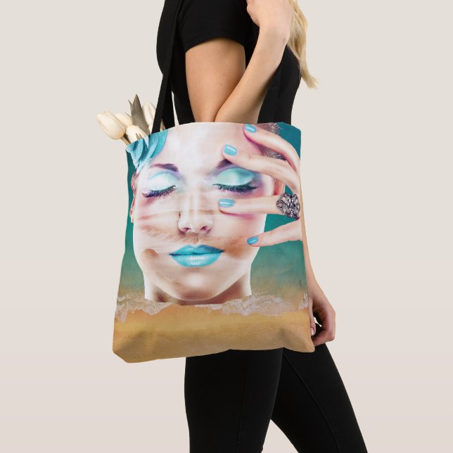 Bolsa Tote Lady With Blue Makeup Eyes Closed Beach Dreaming (Close Up)