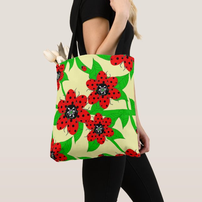 Bolsa Tote Ladybug Flowers Crossbody Bag (Close Up)
