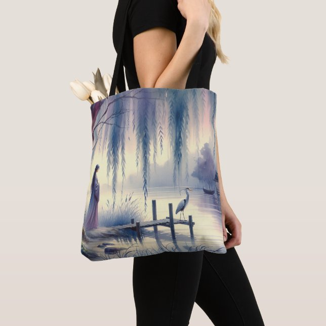 Bolsa Tote Lago Serene Fantasy com Willow e Heron (Close Up)