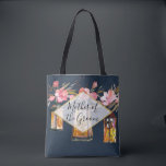 Bolsa Tote Lanternas Rústicas Mãe de Coral Azul do Salão<br><div class="desc">Este saco de tote romântico e chico é perfeito para a mãe do noivo. Saco de tota apresenta lanternas rústicas de aquarelas e corais elegantes, rosa e cor verde de pêssego em um fundo azul marinho. Fácil de personalizar com o nome da mãe do noivo, e a cor de fundo...</div>