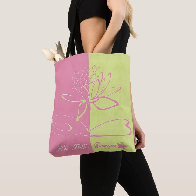 Bolsa Tote Lee Hiller Designs Logo Accents Pink Green  (Close Up)
