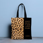 Bolsa Tote Leopard Print Acredita na Na moda moderna personal<br><div class="desc">Leopard Print Acredita na Na moda moderna personalizada Tote Bag apresenta a citação "Sempre acredite em seus sonhos mais selvagens" para um pouco de encorajamento e motivação. Personalize com seu nome abaixo. Projetado para você pelo Evco Studio www.zazzle.com/store/evcostudio</div>