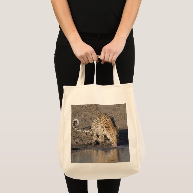 BOLSA TOTE LEOPARDO BEBENDO CLOSE-UP (Frente (produto))