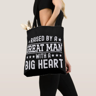 Bolsa Tote Levantado Por Um Homem Excelente Com Um Grande Pai