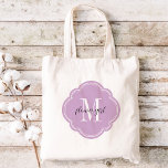 Bolsa Tote Lilly Roxo Monograma Flor Bag<br><div class="desc">Sacos de tote de festa de casamento monogramas, de tendências bonitas, personalizados com um monograma inicial personalizado, texto de floricultura ou adição de um nome ou outra mensagem. Clique em Personalizar para alterar fontes e cores de texto para criar um presente exclusivo para as suas damas de honra e festa...</div>