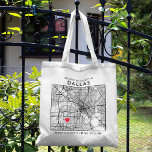 Bolsa Tote Localizador de Amor Dallas | Boas-vindas ao Casame<br><div class="desc">Uma bolsa de tote divertida para um casamento ou qualquer outra ocasião ocorrendo na bela cidade de Dallas, Texas. Este bolsa apresenta um mapa de despesas gerais do centro da cidade dentro a um quadro de caixas delimitadas a preto. No topo está uma breve saudação bem-vinda e o nome da...</div>