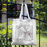 Bolsa Tote Localizador de Amor de Louisville | Boas-vindas ao<br><div class="desc">Uma bolsa de tote divertida para um casamento ou qualquer outra ocasião acontecendo na linda cidade de Louisville, Kentucky. Este bolsa apresenta um mapa de despesas gerais do centro da cidade dentro a um quadro de caixas delimitadas a preto. No topo está uma breve saudação bem-vinda e o nome da...</div>