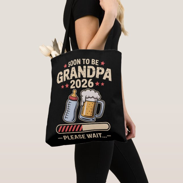 Bolsa Tote Logo a Ser Avô Est 2026 Anúncio de Bebê (Close Up)