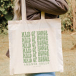 Bolsa Tote Madrinha de casamento Personalizada do Retro Boho<br><div class="desc">Você está planejando uma festa de solteira, mas não sabe o que trazer? Dê uma olhada nos nossos sacos de tote de festa de solteira verde-madrinha de casamento personalizados! Estas bolsas são perfeitas para carregando de todos os seus pertences de e para o casamento. Podemos personalizá-los com qualquer nome, monograma...</div>