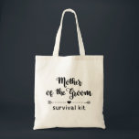 Bolsa Tote Mãe bonita do kit de sobrevivência do noivo<br><div class="desc">Saco de presentes de noiva moderno e bonitinho do partido, com o texto "Mãe do Alcance" em uma trendy combinação de roteiro de caligrafia e tipografia sans sans round, decorada por uma flecha com coração no meio. Adicione seus detalhes em um script de caligrafia correspondente. Personalize facilmente para alterar as...</div>