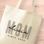 Bolsa Tote Mãe Desde 20XX Moderno, Píquete Simples<br><div class="desc">Esta design simples e moderna é composta por tipografia sã-serif.</div>