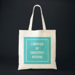 Bolsa Tote Mãe engraçada das citações da noiva na turquesa<br><div class="desc">Este bolsa chique,  engraçado é perfeito para a mãe da noiva que sobrevive ao casamento! O Aqua e o design do branco dizem que "eu sobrevivi ao casamento da minha filha".</div>