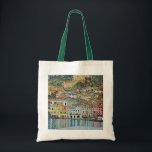 Bolsa Tote Malcesine no lago Garda por Gustav Klimt<br><div class="desc">Malcesine no lago Garda (1913), por Gustav Klimt, é uma pintura simbolista vitoriana da Era Art Nouveau de arte. Uma bela vista da cidade italiana de Malcesine, com edifícios e casas à beira do porto. As casas e barcos lançam um reflexo na água calma. Vocês podem ver as paredes do...</div>