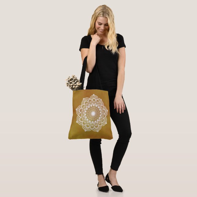 Bolsa Tote Mandala Branco em Fundo Dourado (No(a) Modelo)