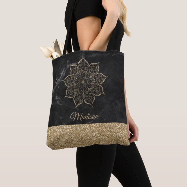 Bolsa Tote Mandalá de Brilho Falso Dourado em Mármore Preto (Close Up)